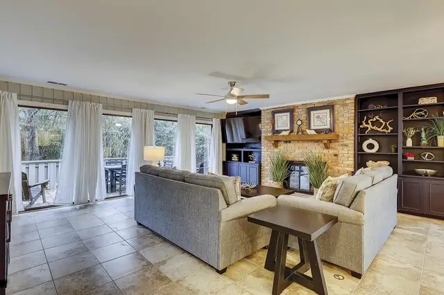 Living room of this home in Sea Pines