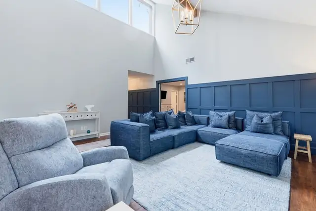 Living room of this home in Sea Pines