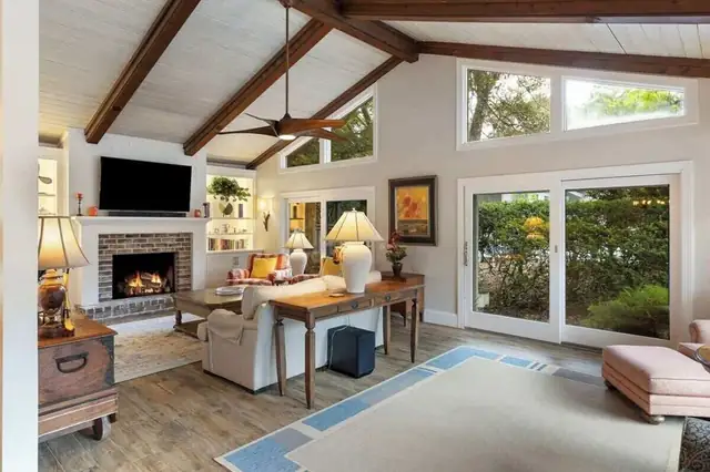 Living room of this home in Sea Pines