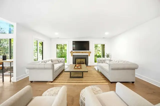 Living room of this home in Sea Pines