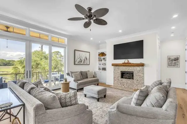 Living room of this home in Sea Pines