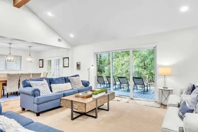 Living room of this home in Sea Pines