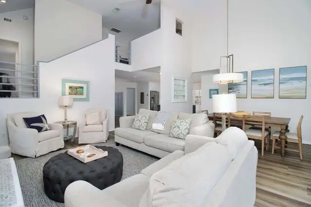 Living room of this home in Sea Pines