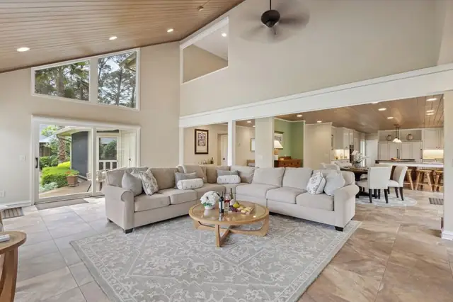 Living room of this home in Sea Pines