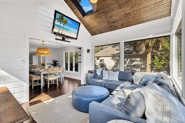 Living room of this home in Sea Pines