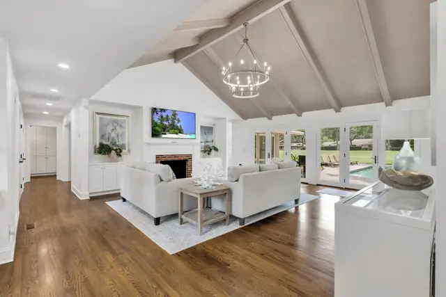Living room of this home in Sea Pines