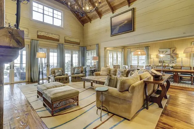 Living room of this home in Sea Pines