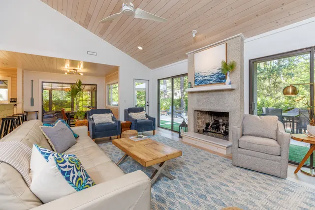 Living room of this home in Sea Pines