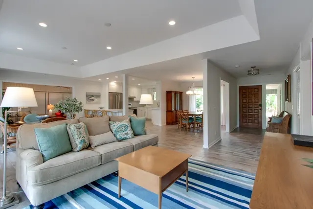 Living room of this home in Sea Pines