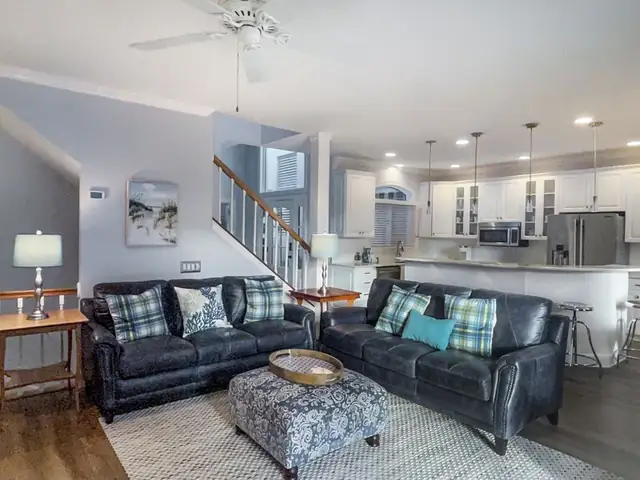 Living room of this home in Sea Pines