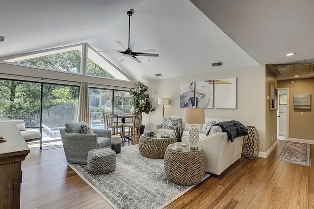 Living room of this home in Sea Pines