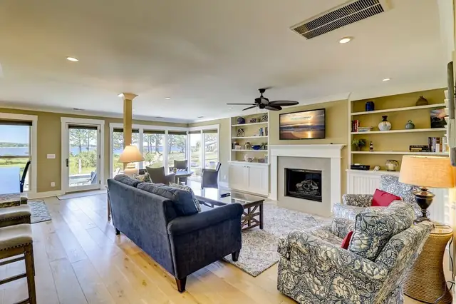 Living room of this home in Sea Pines