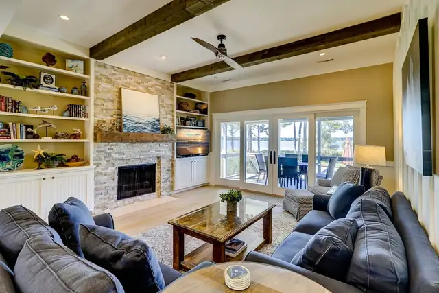 Living room of this home in Sea Pines