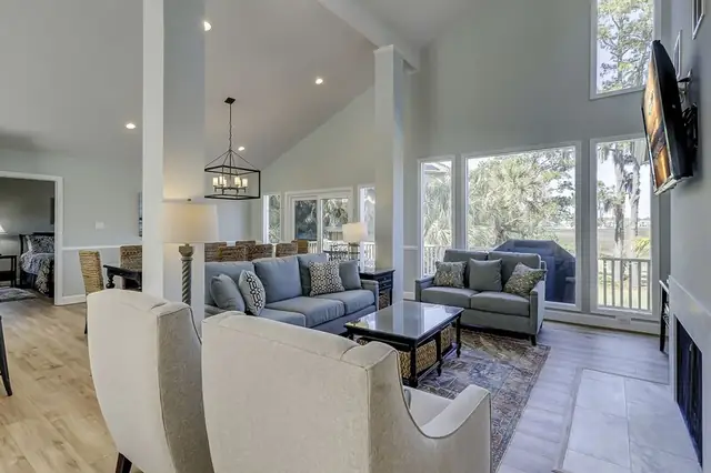 Living room of this home in Sea Pines