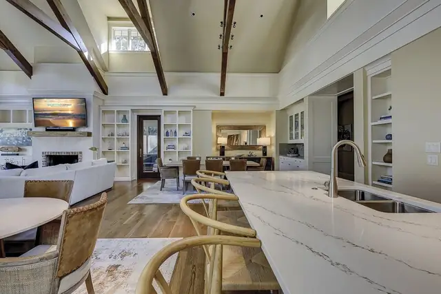 Living room of this home in Sea Pines