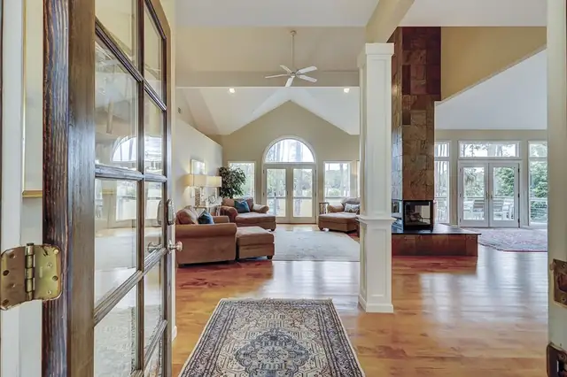 Living room of this home in Sea Pines