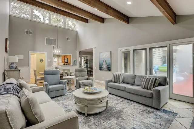 Living room of this home in Sea Pines