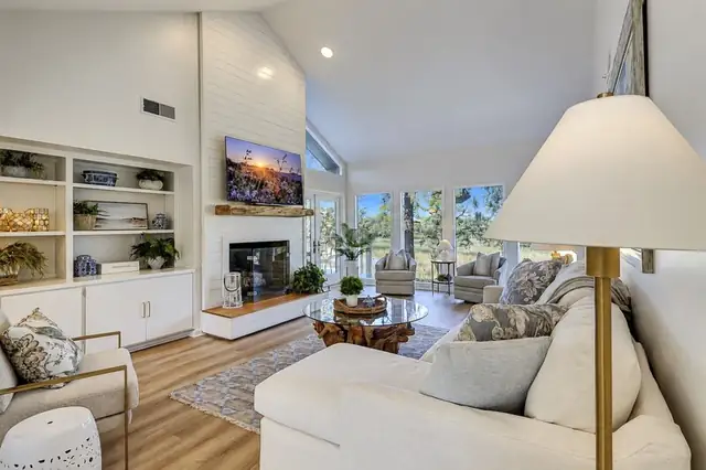Living room of this home in Sea Pines