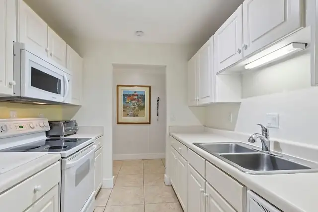 Kitchen at Ketch Court 882