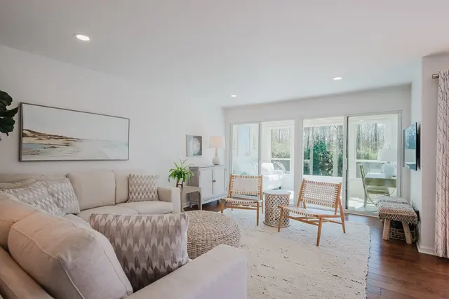 Living room at Lake Forest Villas 3373