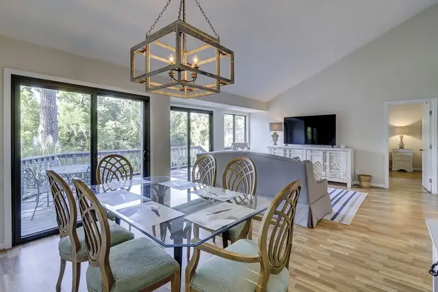 Dining area at Lake Forest Villas 3322