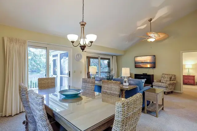 Dining area at Lake Forest Villas 3364