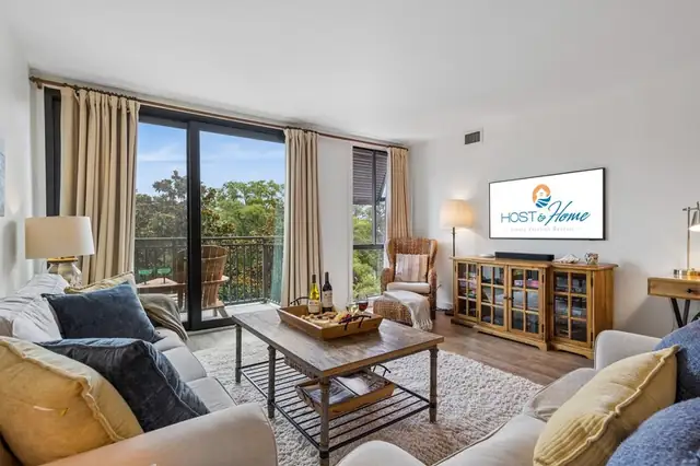 Living room at Mariners Way 678