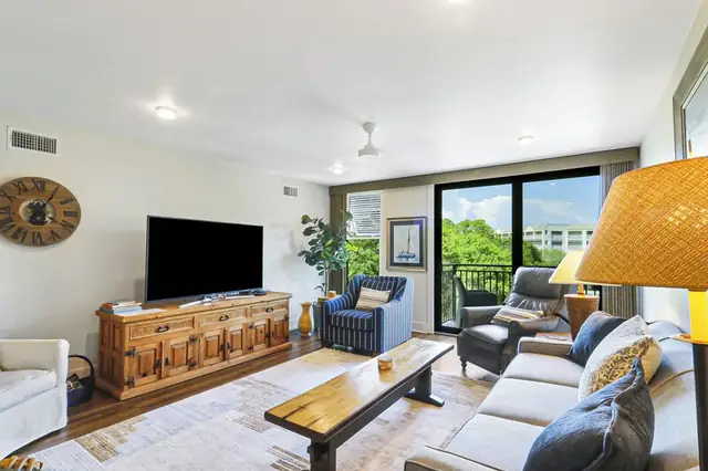 Living room at Mariners Way 682