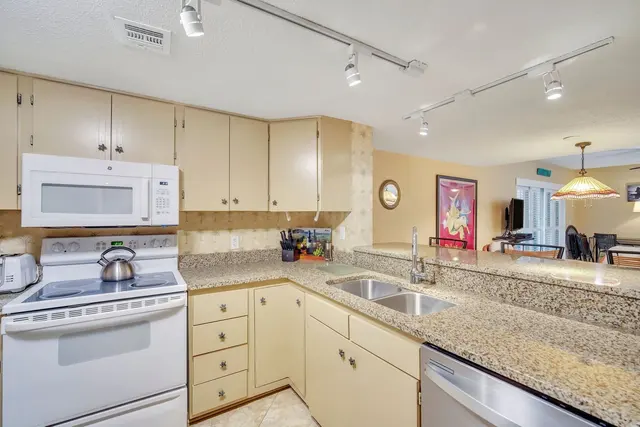 Kitchen at Plantation Club Villas 516