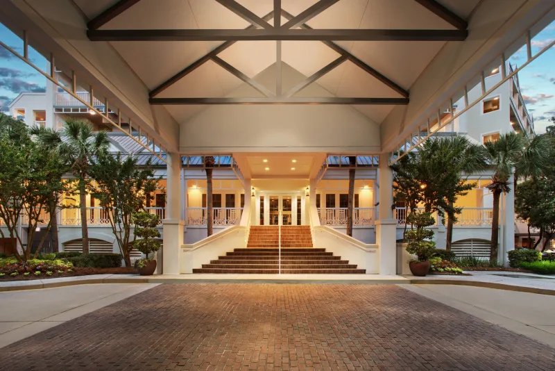 Covered entrance and porte-cochère at Marriott’s Harbour Club