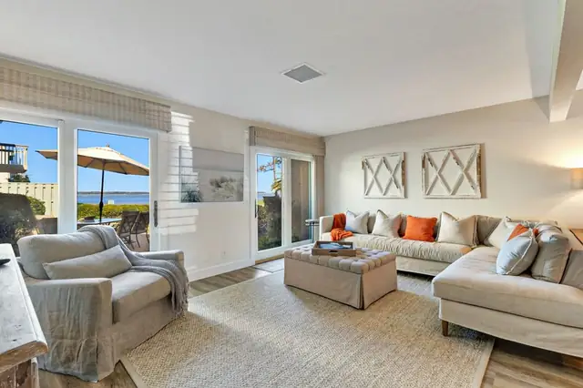 Living room at Schooner Court 729