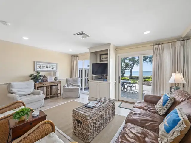 Living room at Schooner Court 704