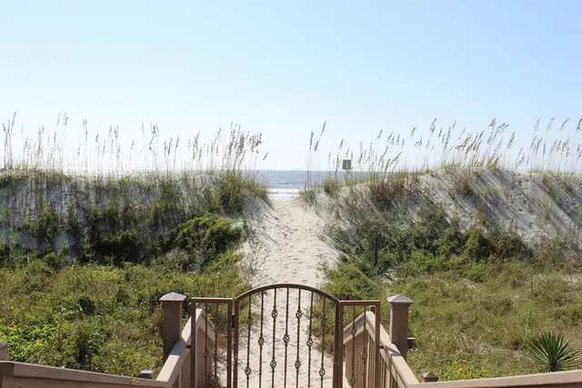 Path to the beach near Turtle Lane Club 9