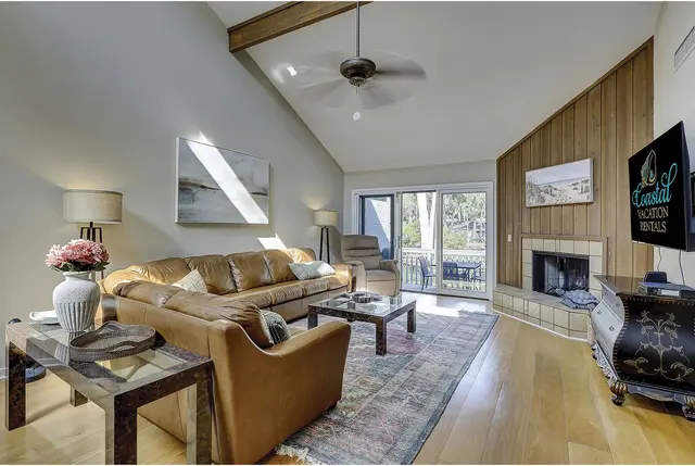 Living room at Turtle Lane Club 9