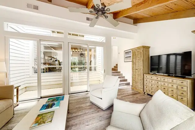 Living room at Twin Oaks 207