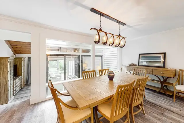 Dining area at Twin Oaks 207