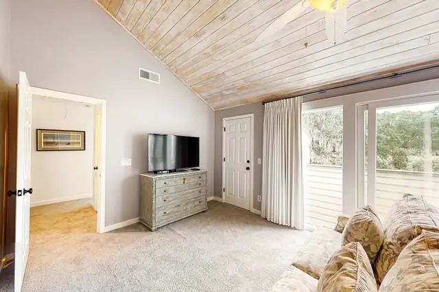 Living room at Twin Oaks 207