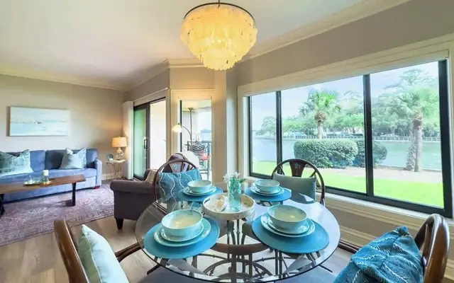 Dining area at Captains Quarters 206
