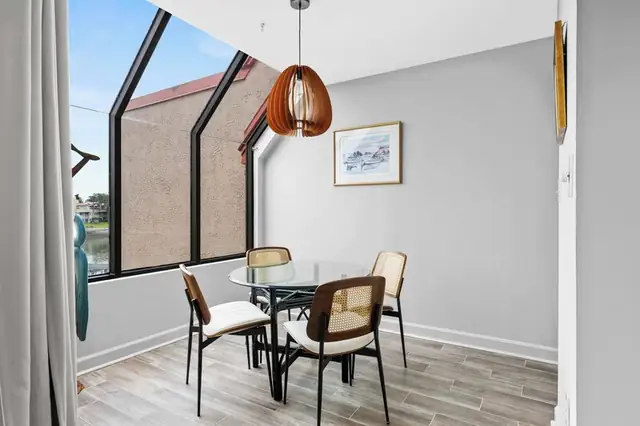 Dining area at Harbourside I and II 7123