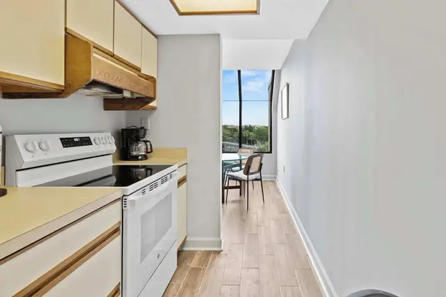 Kitchen at Harbourside I and II 7123