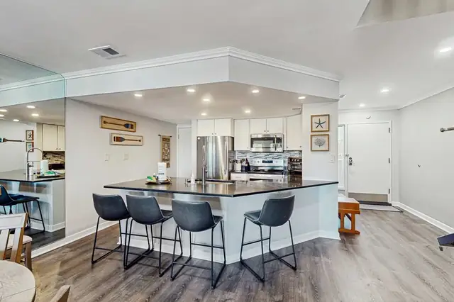 Kitchen at Harbourside I and II 7127