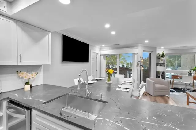 Kitchen at Harbourside I and II 7104