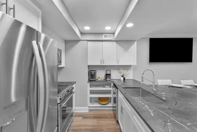 Kitchen at Harbourside I and II 7104