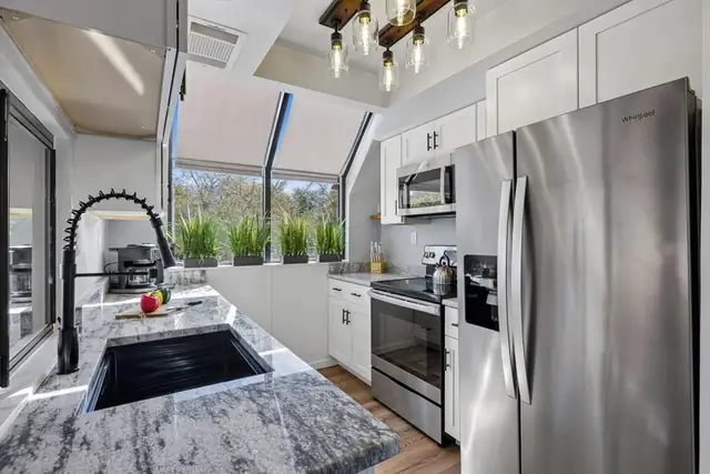 Kitchen at Harbourside I and II 7112