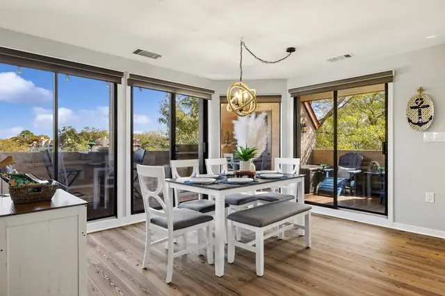 Dining area at Harbourside I and II 7112