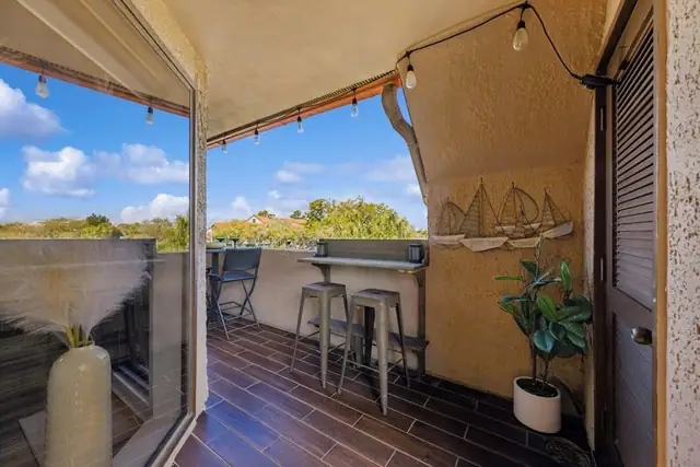 Balcony at Harbourside I and II 7112
