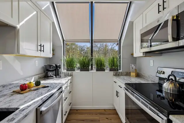 Kitchen at Harbourside I and II 7112