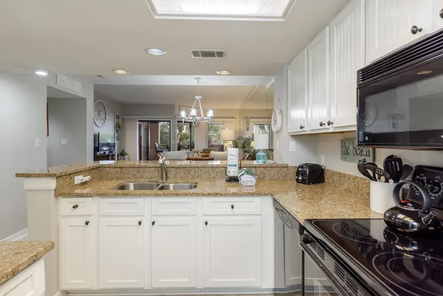 Kitchen at Harbourside I and II 7138