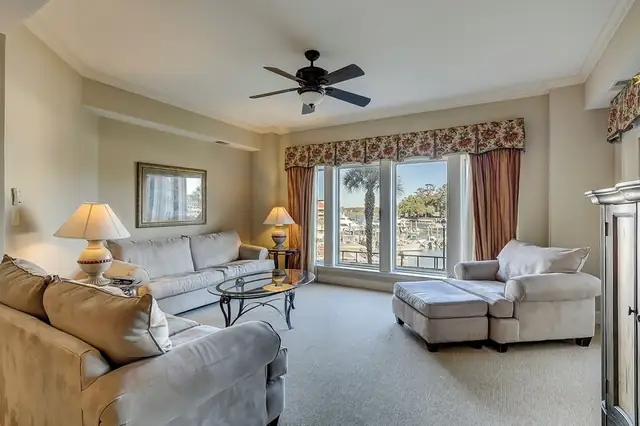 Living room at Mainsail 109