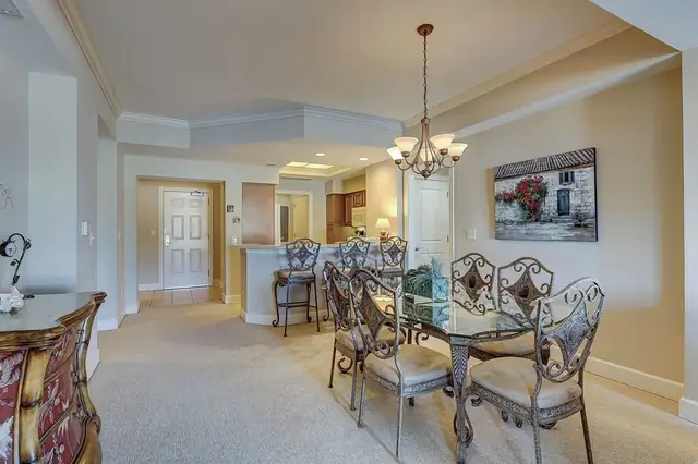 Dining area at Mainsail 109